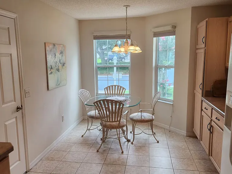 916 Eastmont Ct — Photo 13