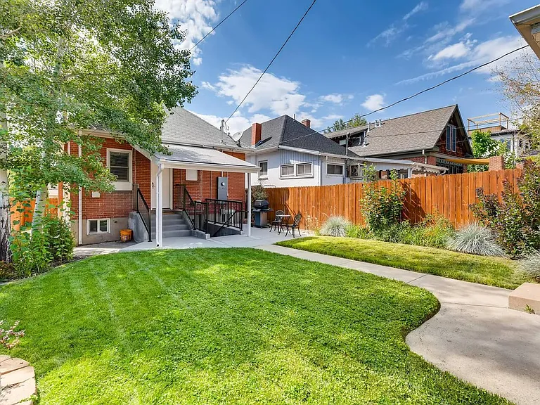 276 S Franklin St — Photo 14