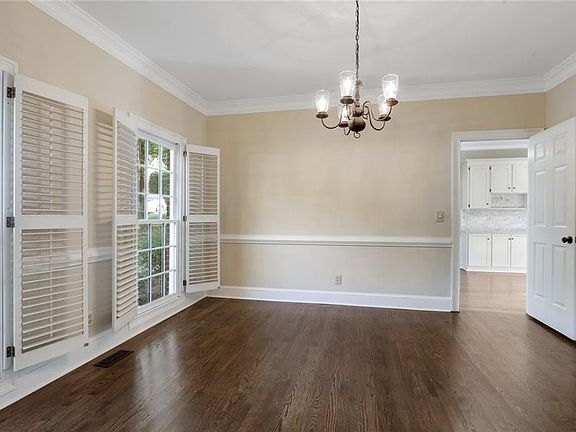 5th image of 665 Trailwood Ln