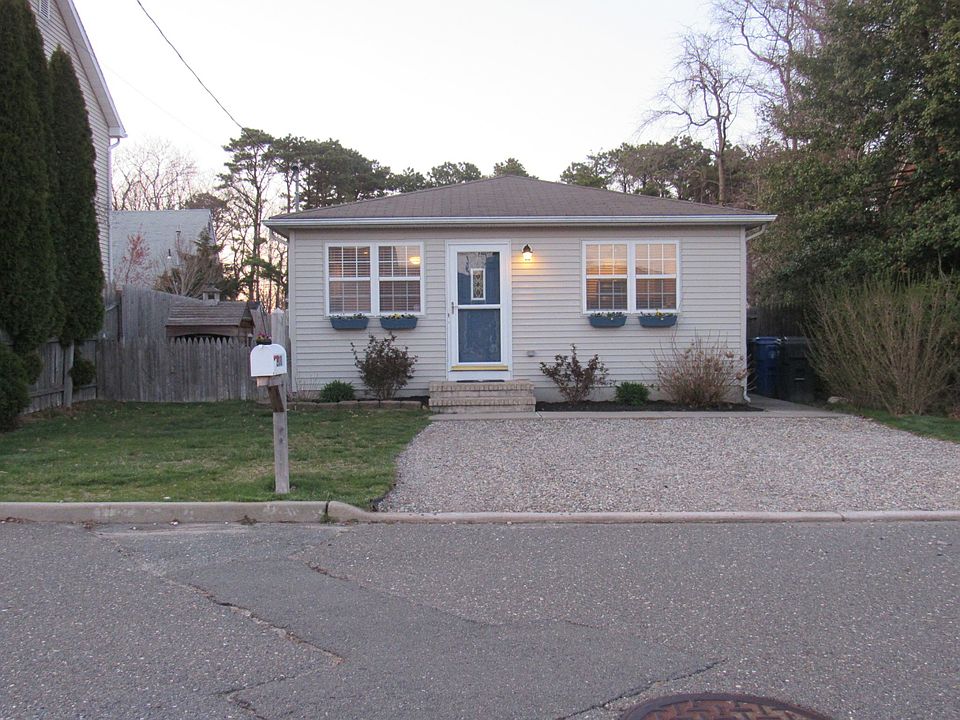 1st image of 2010 Ravenwood Dr