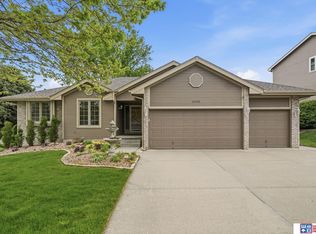 21780 Ponderosa Dr, Gretna, NE 68028