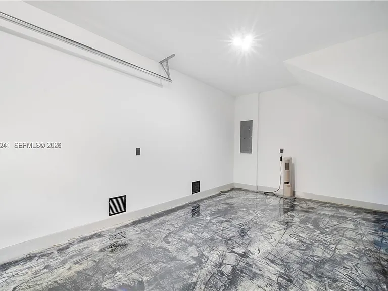 420 SW 15th Rd — Photo 44