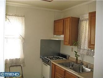 3rd image of 411 Robinson Dr