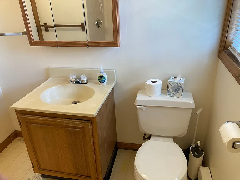 Upstairs full bathroom