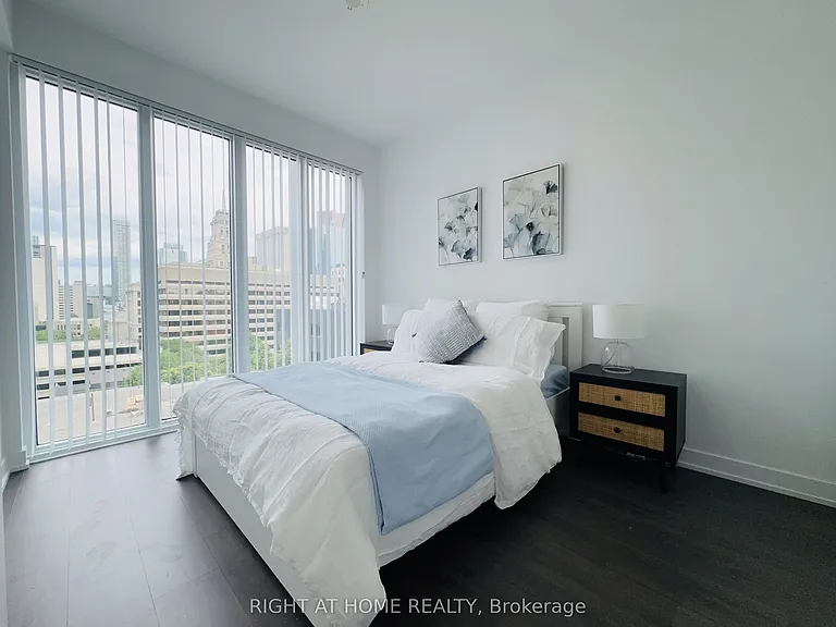 50 McCaul St #1011 — Photo 18