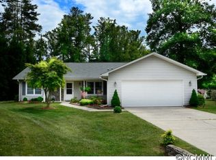 552 Woodfield Ln, Hendersonville, NC 28791