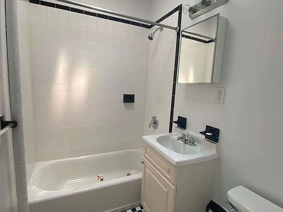 5th image of 315 E 5th St APT 6C