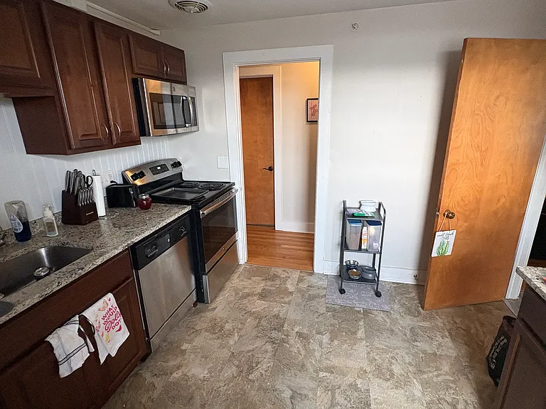 82 Albany St #3 — Photo 2