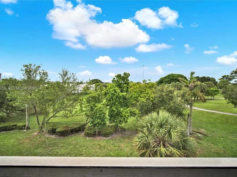 950 Hillcrest Dr #414 — Photo 29