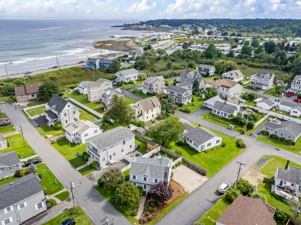 21 Bayview Avenue, York, ME 03909