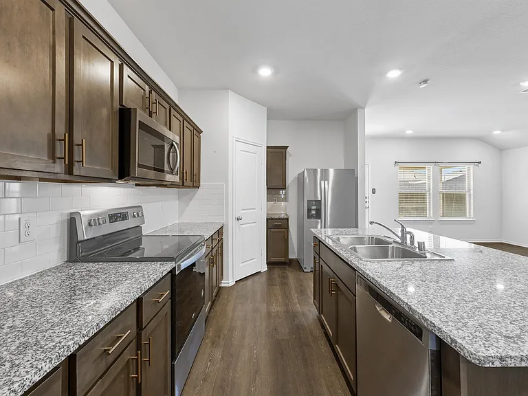 508 Windrow Dr — Photo 4