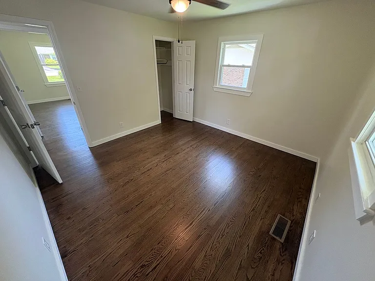 521 Greenwood Dr — Photo 12