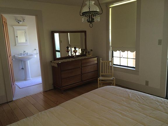 5th image of 706 Mill St