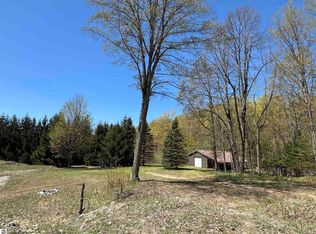 7877 E Bernadette Dr, Lake Leelanau, MI 49653
