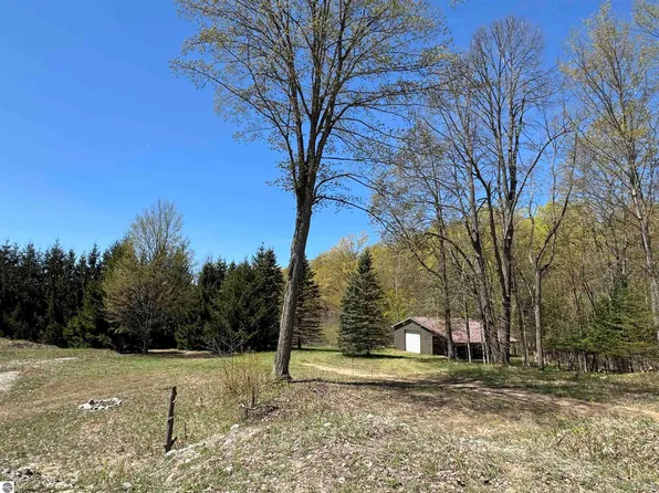 7877 E Bernadette Dr, Lake Leelanau, MI 49653