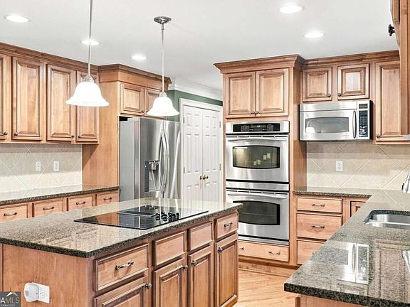 4th image of 412 Pebblestone Ct SE