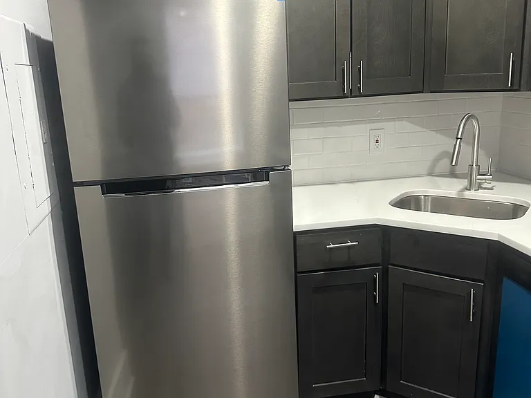 215-18 W Walnut Ln #C401 — Photo 2