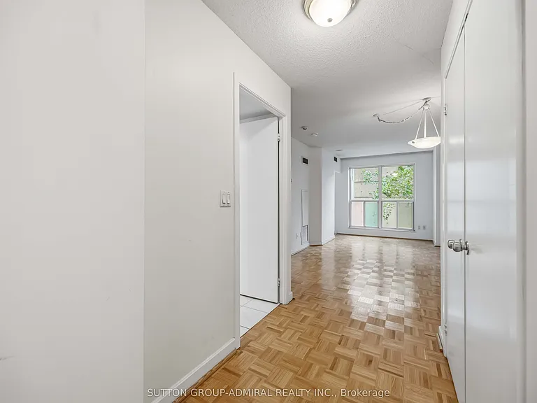 8 Park Rd #1713 — Photo 2