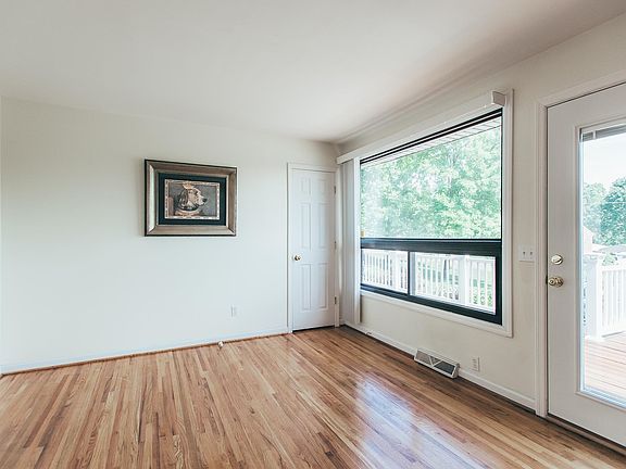 5th image of 109 Curtiswood Dr