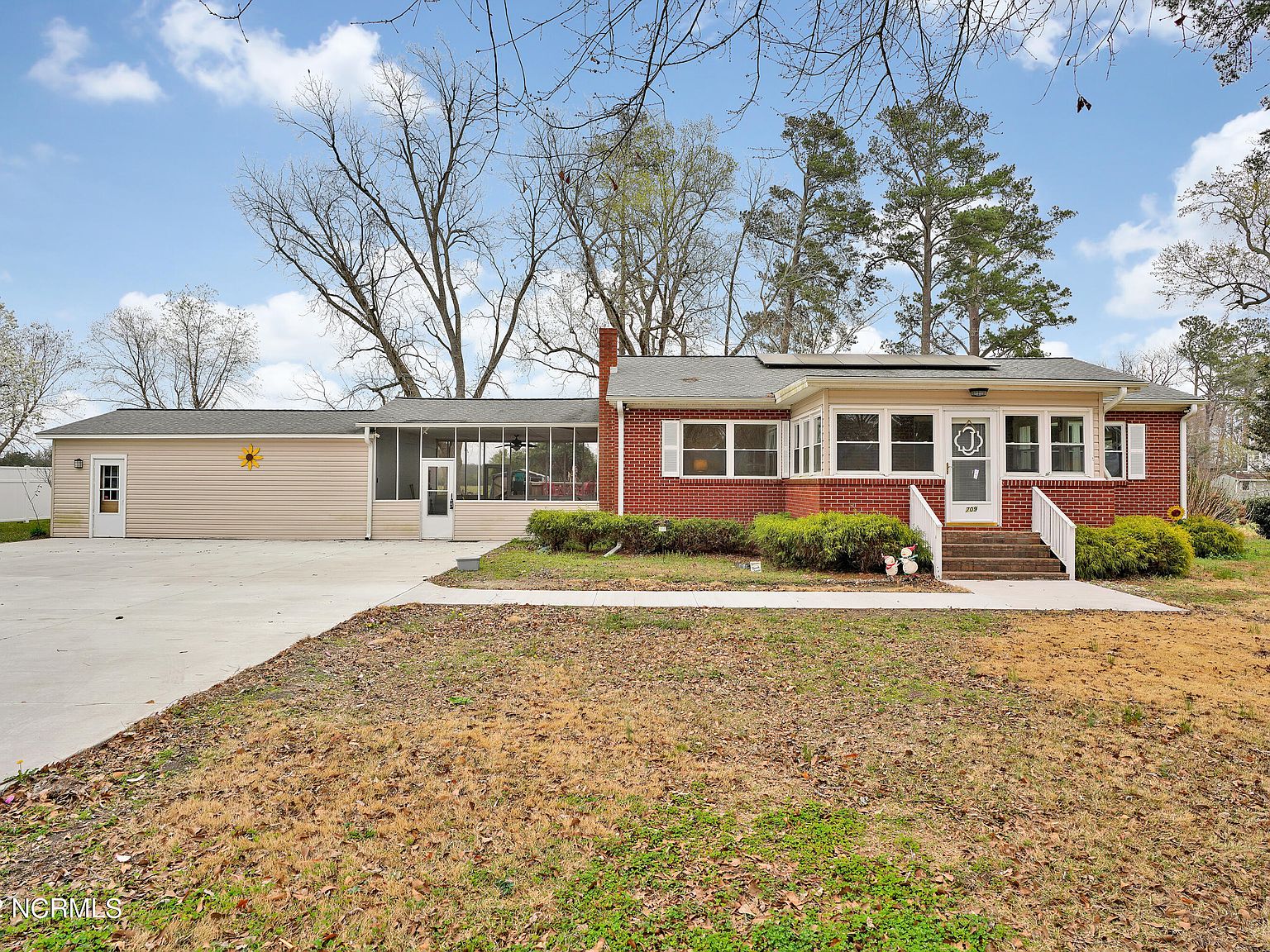 709 Robeson Avenue, Lake Waccamaw, NC 28450 Zillow