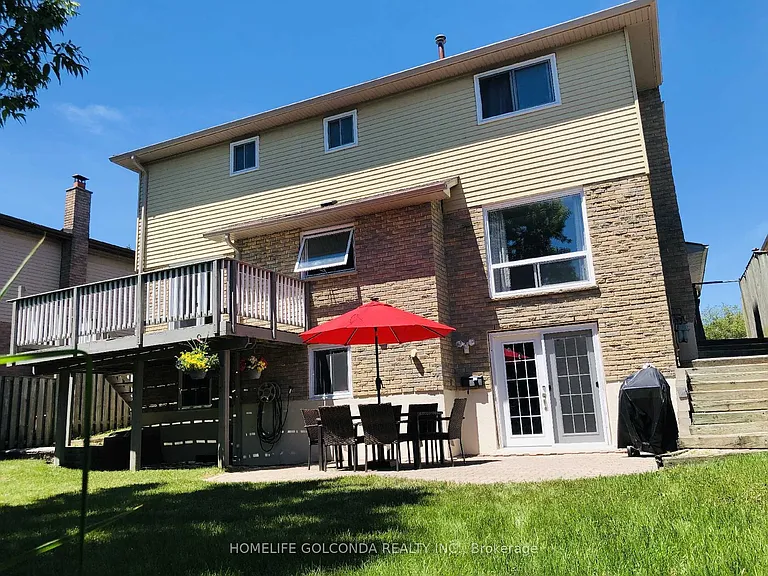 909 Ferndale Cres #UPPER LEVEL — Photo 15