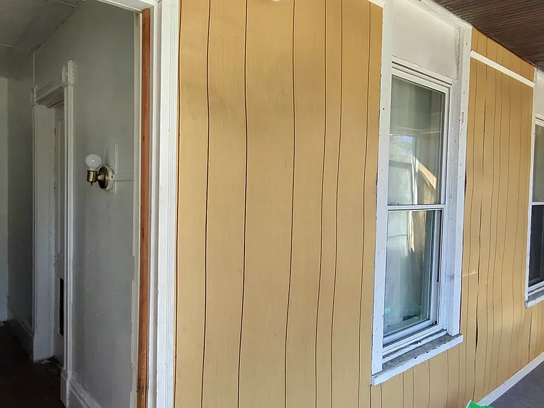 1409 S Western Ave — Photo 2