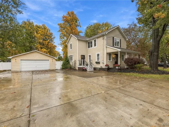 26 Greenfield St, Orchard Park, NY 14127