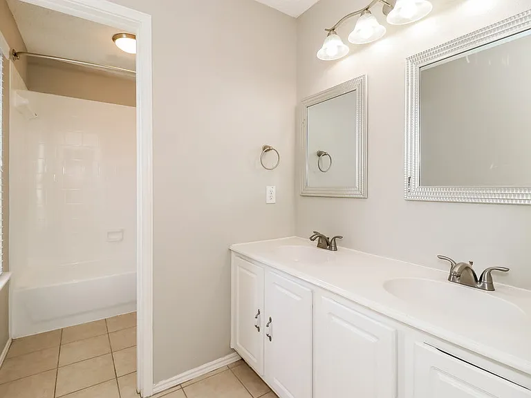 8425 Vicksburg Ln — Photo 16