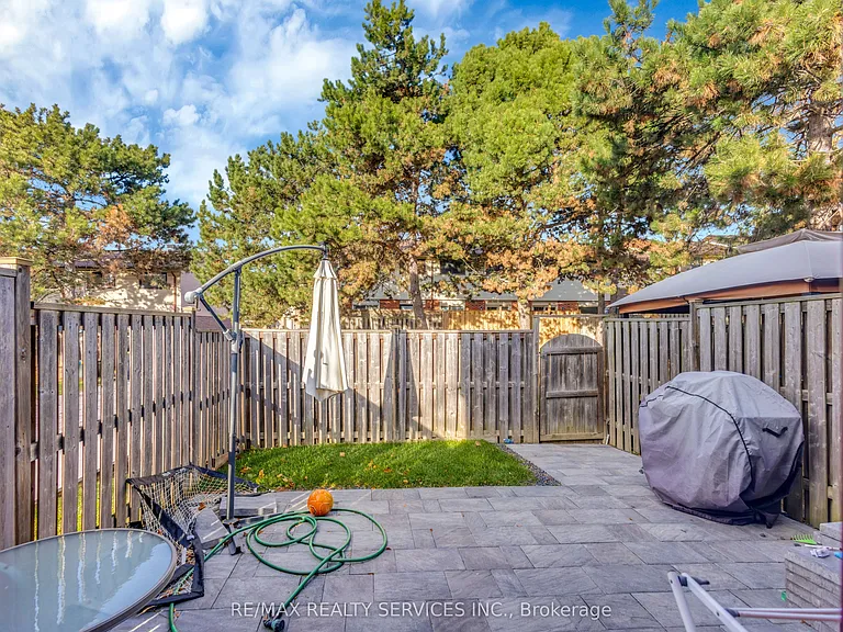 115 Foster Cres #115 — Photo 8