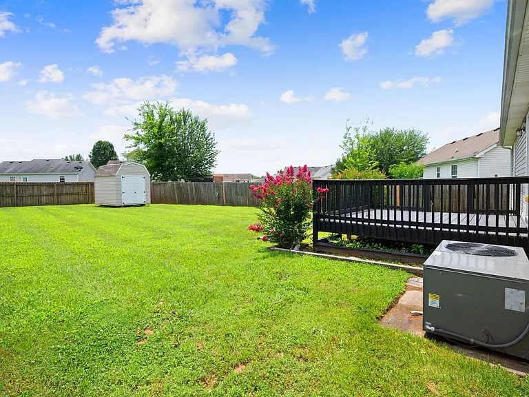 574 Oakmont Dr — Photo 27