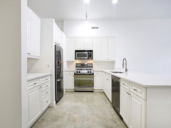 4th image of 939 W Madison St APT 510