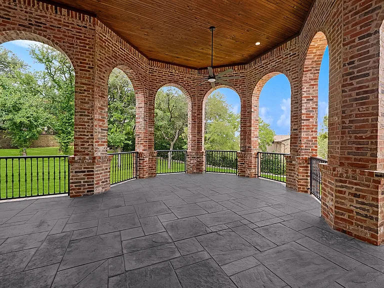 5345 Monterey Dr — Photo 25
