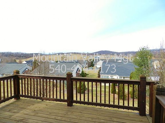 4th image of 391 Silver Oaks Dr