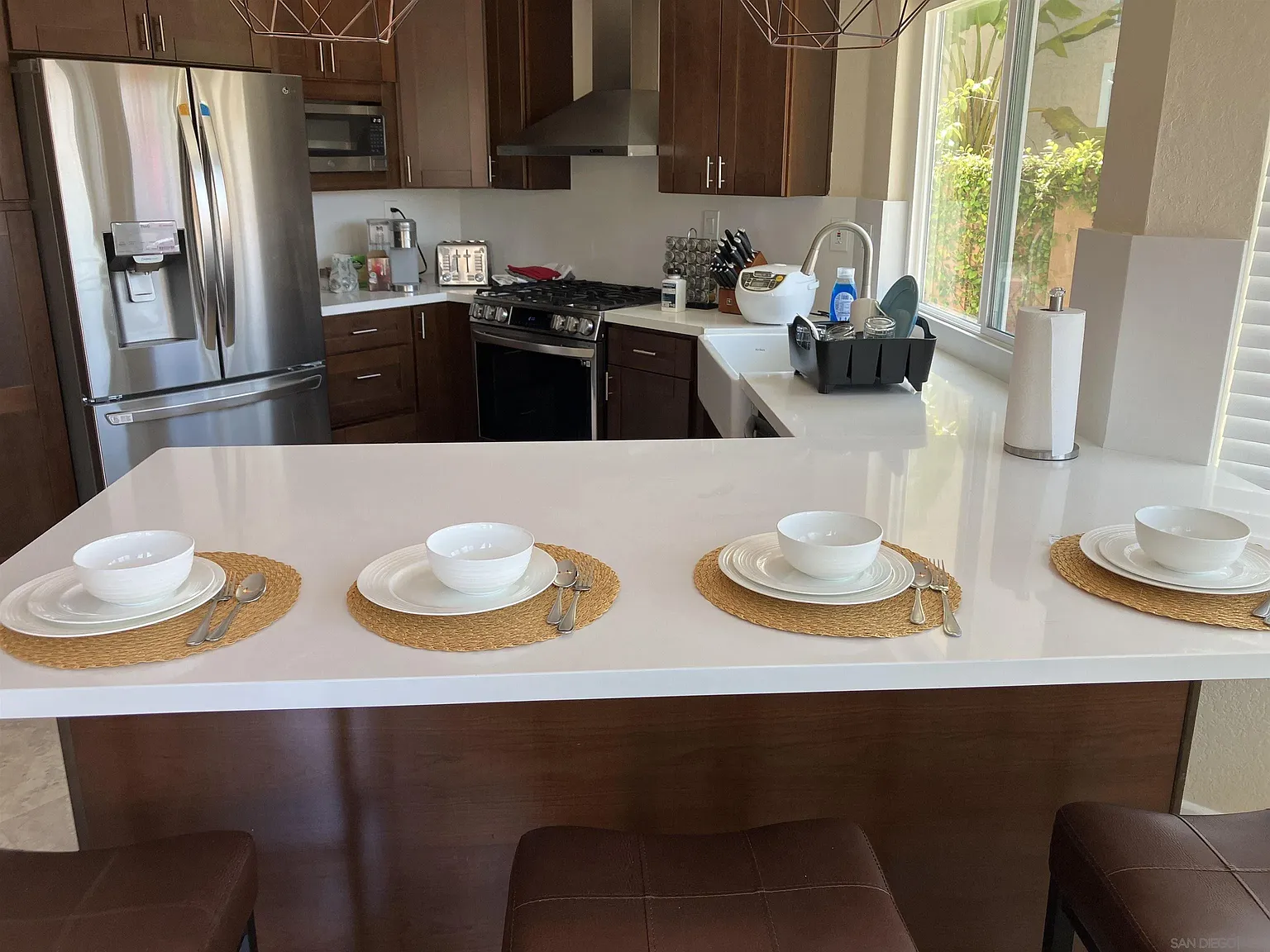 4 bed, 3.0 bath, 1994 sqft, $7,000 — Photo 4