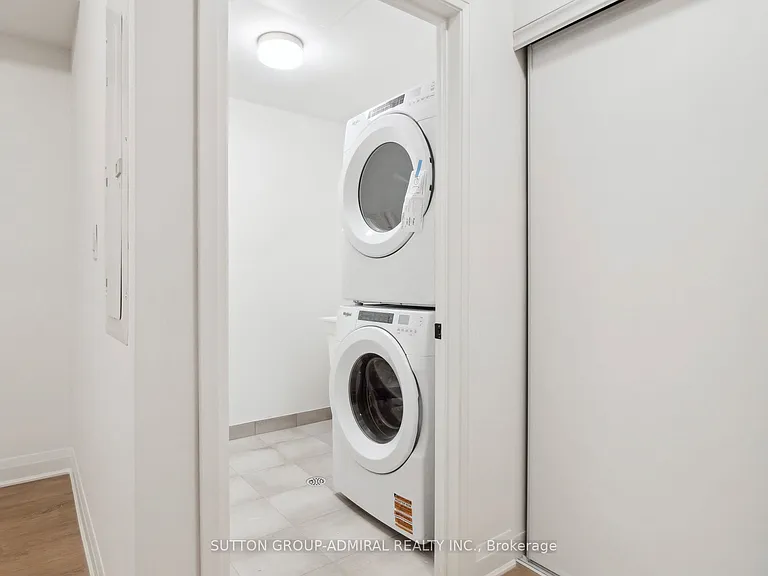 61 Burleigh Mews — Photo 27