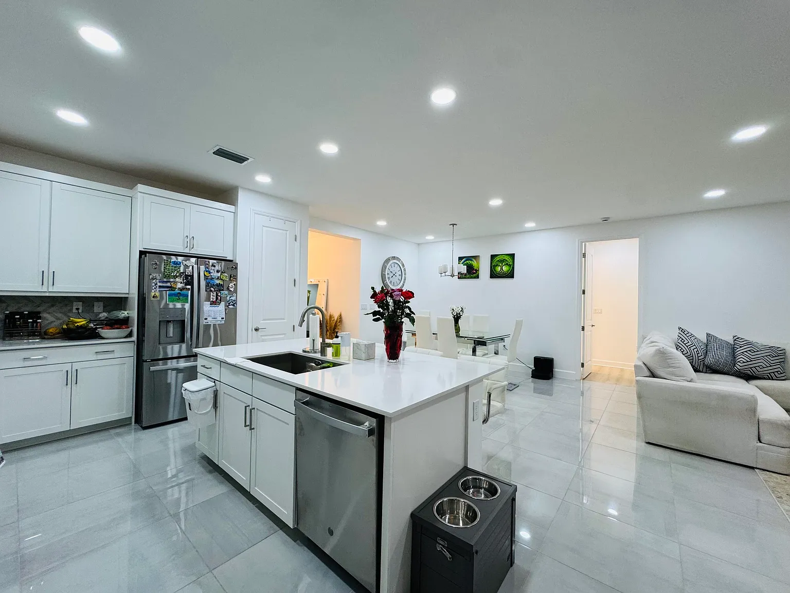 4 bed, 3.0 bath, 2396 sqft, $4,500 — Photo 4