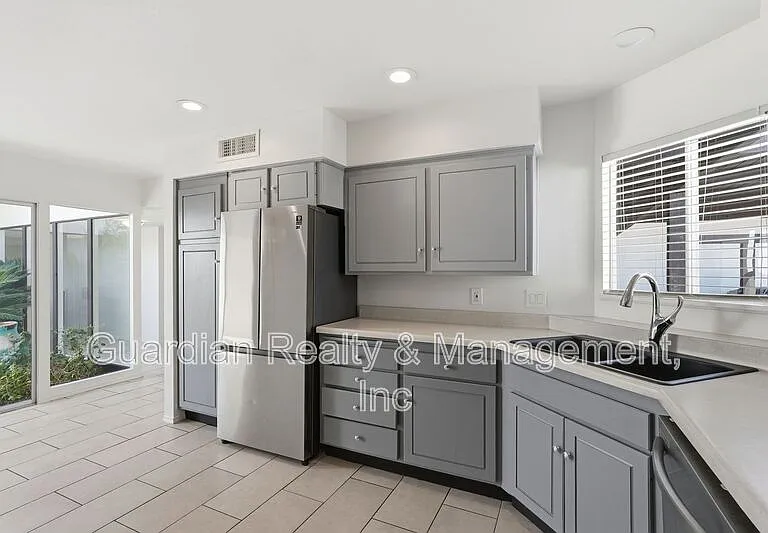 7238 E Joshua Tree Ln — Photo 17