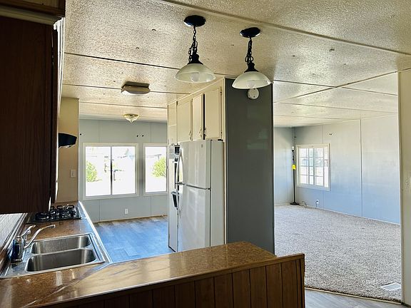 4th image of 829 W Reeves Ave