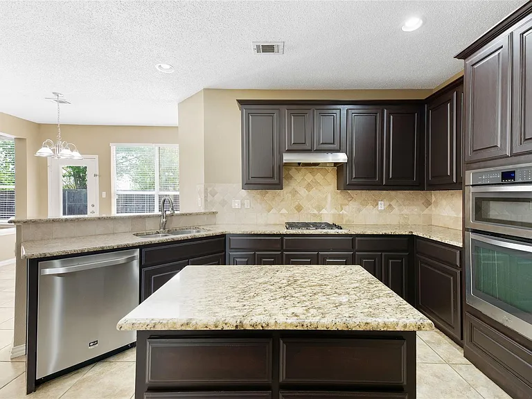 776 Monticello Cir — Photo 4