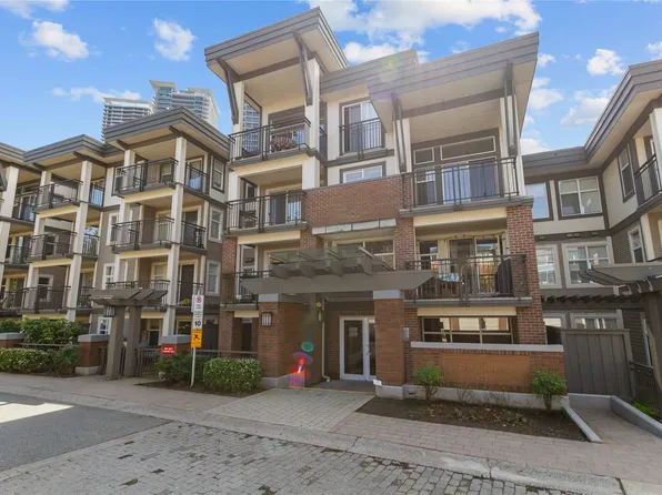 4728 Brentwood Dr #204, Burnaby, BC V5C 0G2