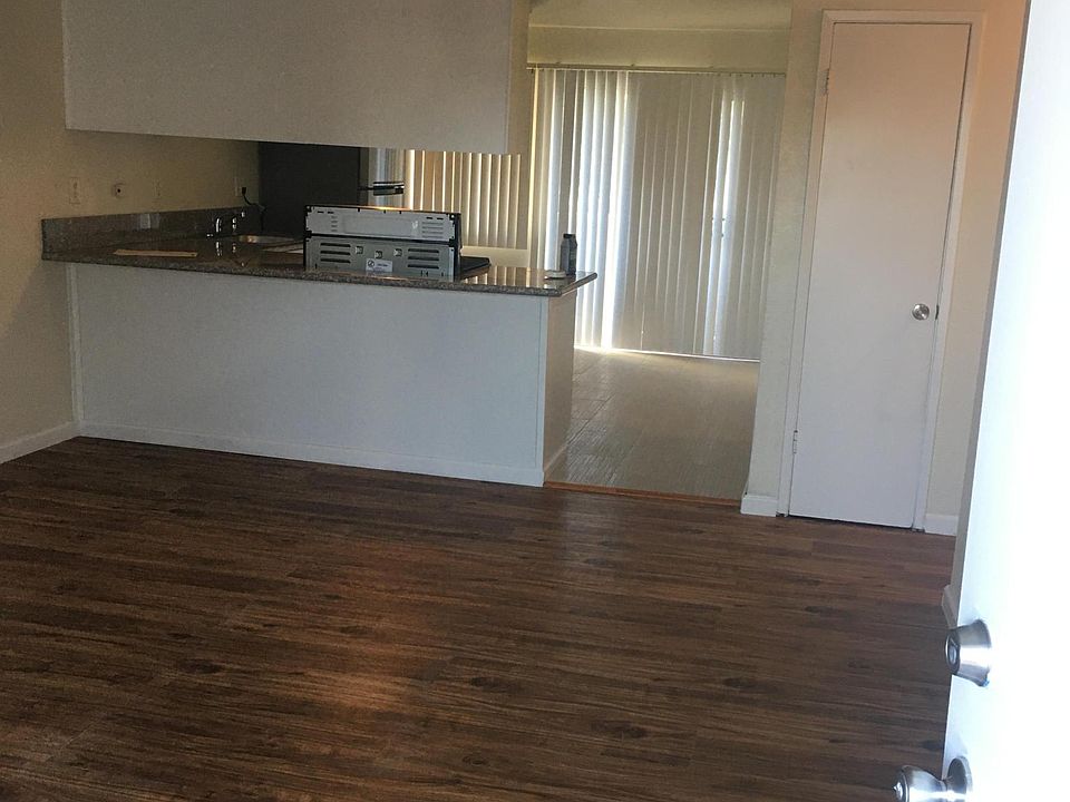 2nd image of 16000 Mateo St