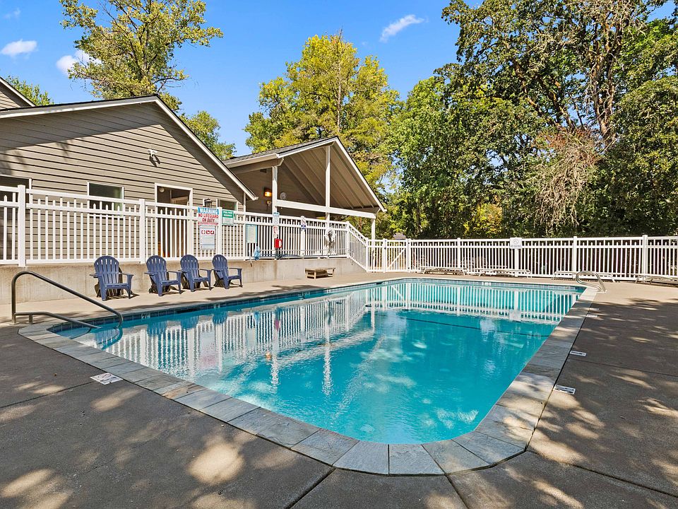 18-Equity-Arts 4400 NW Walnut exterior-2