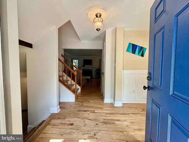 903 Wind Ridge Dr — Photo 2