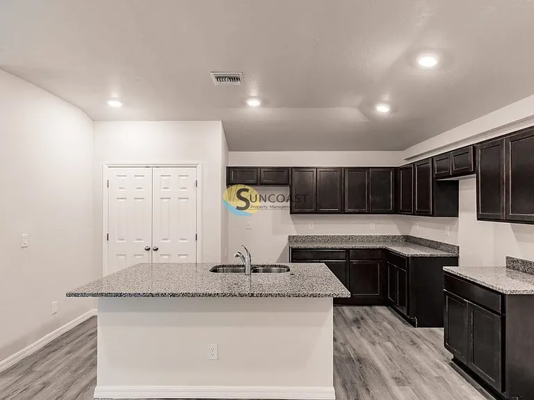 378 Urbana St — Photo 3