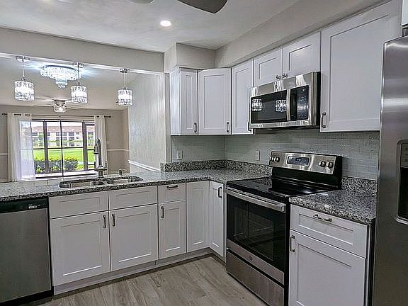 3rd image of 13011 Cross Creek Blvd APT 68