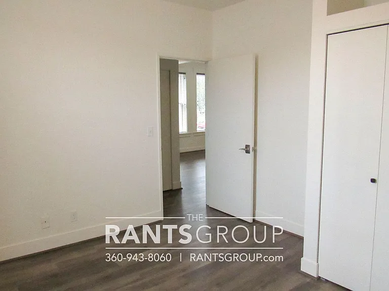 Thompson Apartments — Photo 52
