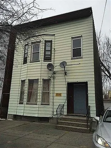 3 bed, $1,600 — Photo 1