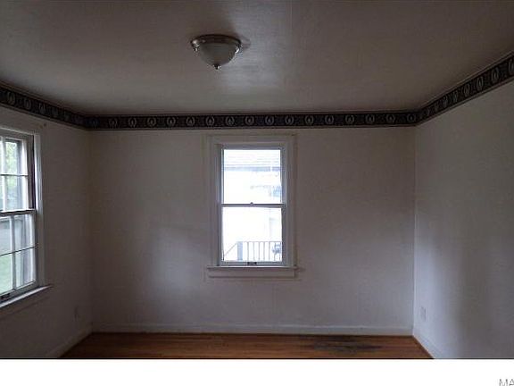 5th image of 7136 Roslyn Dr