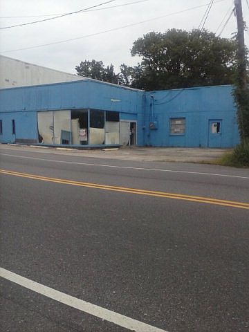 2nd image of 608 E Spring St