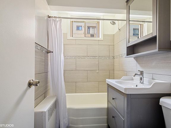 5th image of 2032 W Jarvis Ave #B